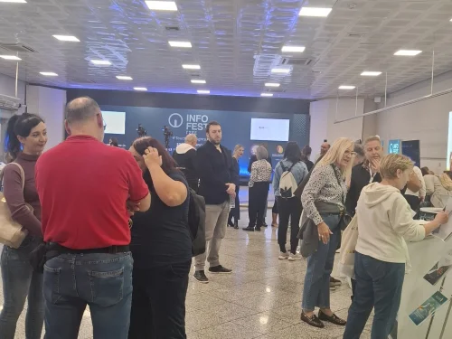 Κοσμοσυρροή στο INFO FEST της ΓΣΕΕ στο Σύνταγμα – Σήμερα ολοκληρώνεται η πολύ επιτυχημένη εκδήλωση παρουσίασης του έργου των δομών της Συνομοσπονδίας